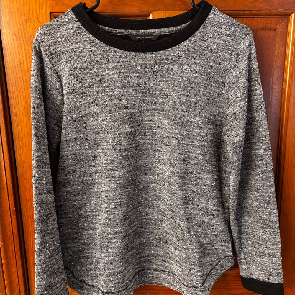 Banana Republic Black and Gray Speckled Sweater